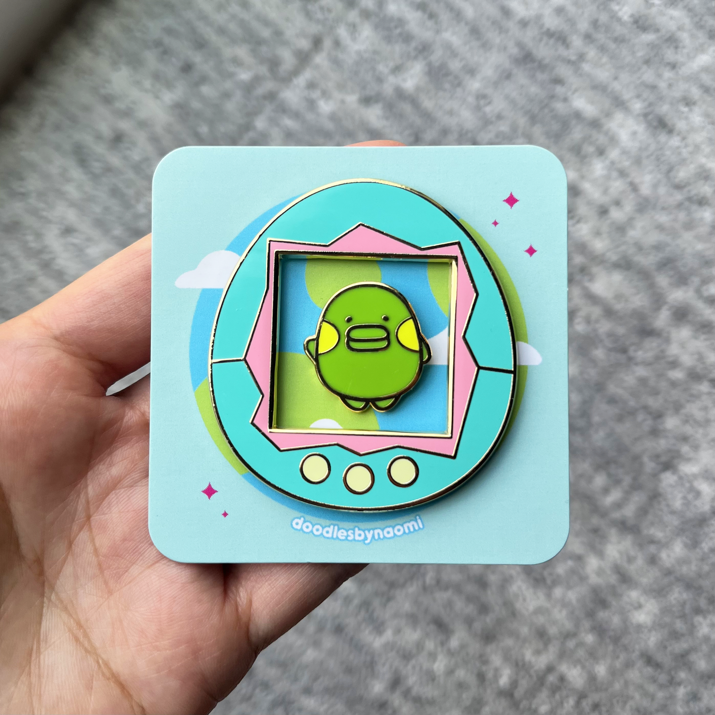 "Alien" pet pin with turquoise "Cotton Candy" shell pin variant.